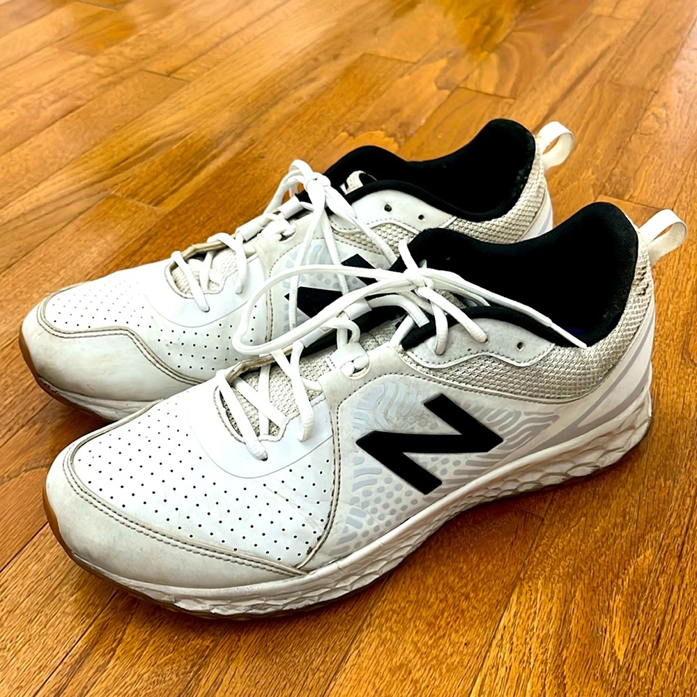 New Balance Fresh Foam 3000 V5 Baseball Turf Shoes. Men’s size 14. White/black.